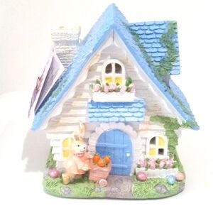 CHARMING BLUE AND WHITE COTTAGE LIGHTED FIGURINE 7" TALL HOLIDAY DECOR NWT